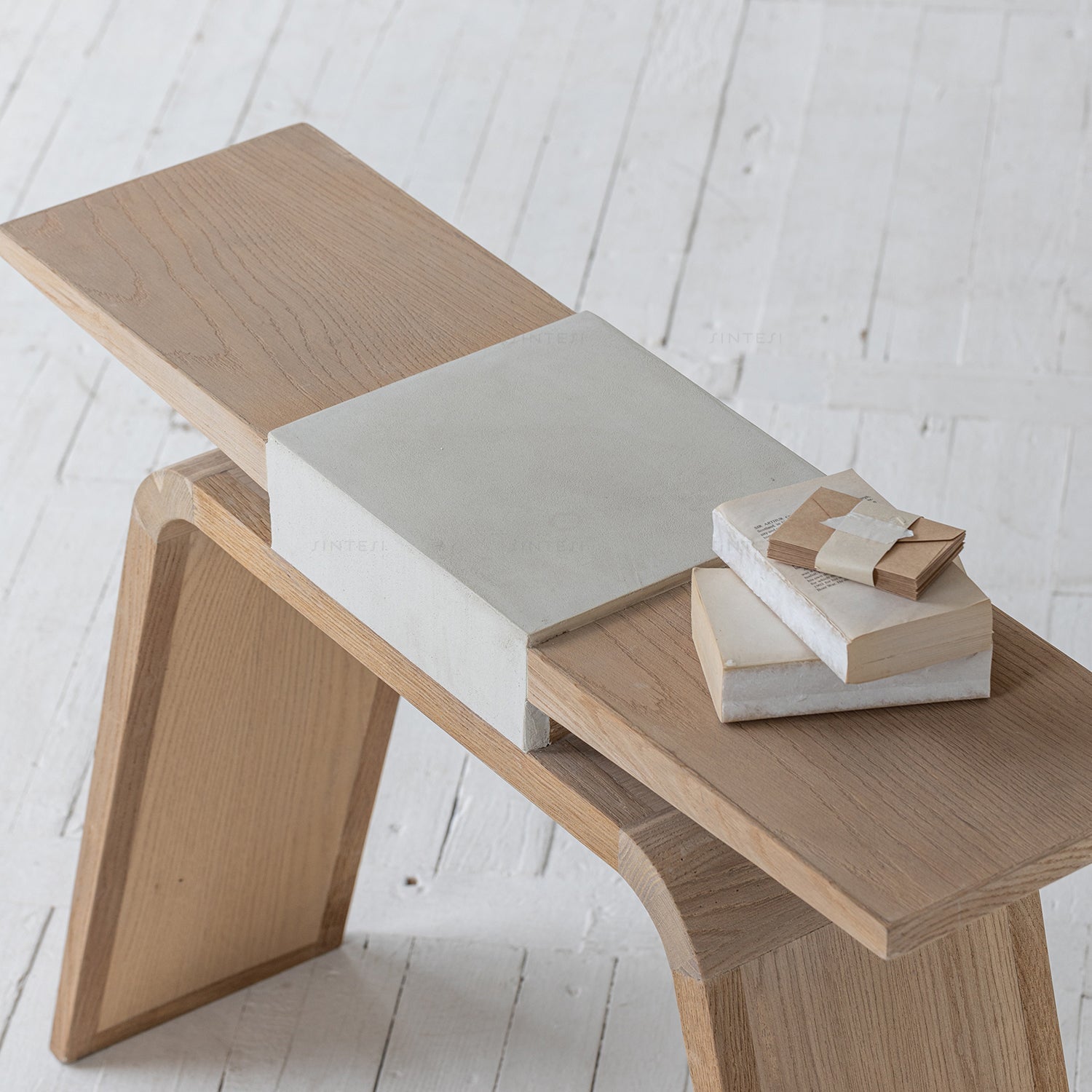 Tsukimi Console Table - ME & Décor